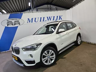 BMW X1 sDrive18i High Executive / Pano / LED