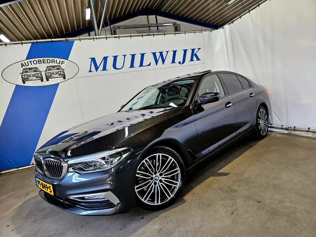 BMW 5 Serie 530i High Executive / Luxury Line / Camera / NL Auto