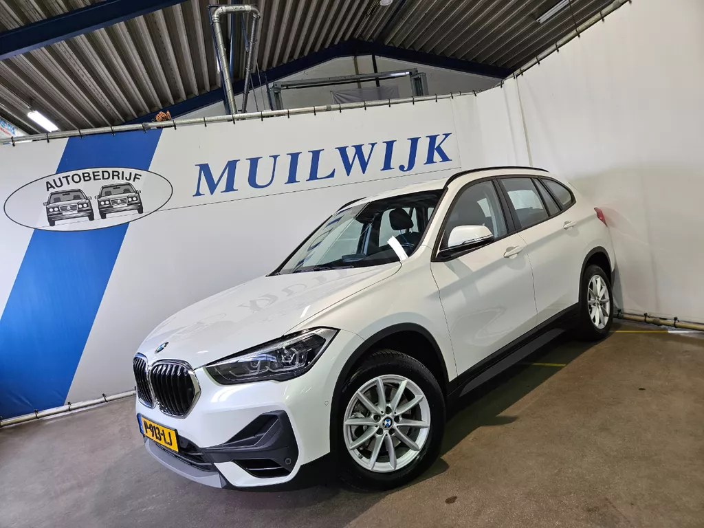 BMW X1 sDrive20i Business Edition / Camera / Memory / Head-Up / NL Auto
