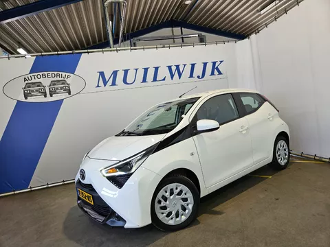 Toyota Aygo 1.0 VVT-i x-play / Camera / CarPlay / NL Auto