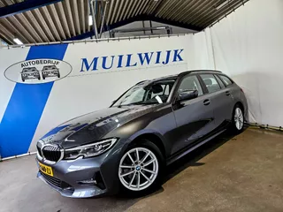 BMW 3 Serie Touring 320i Business Edition / Trekhaak / Full LED / NL Auto