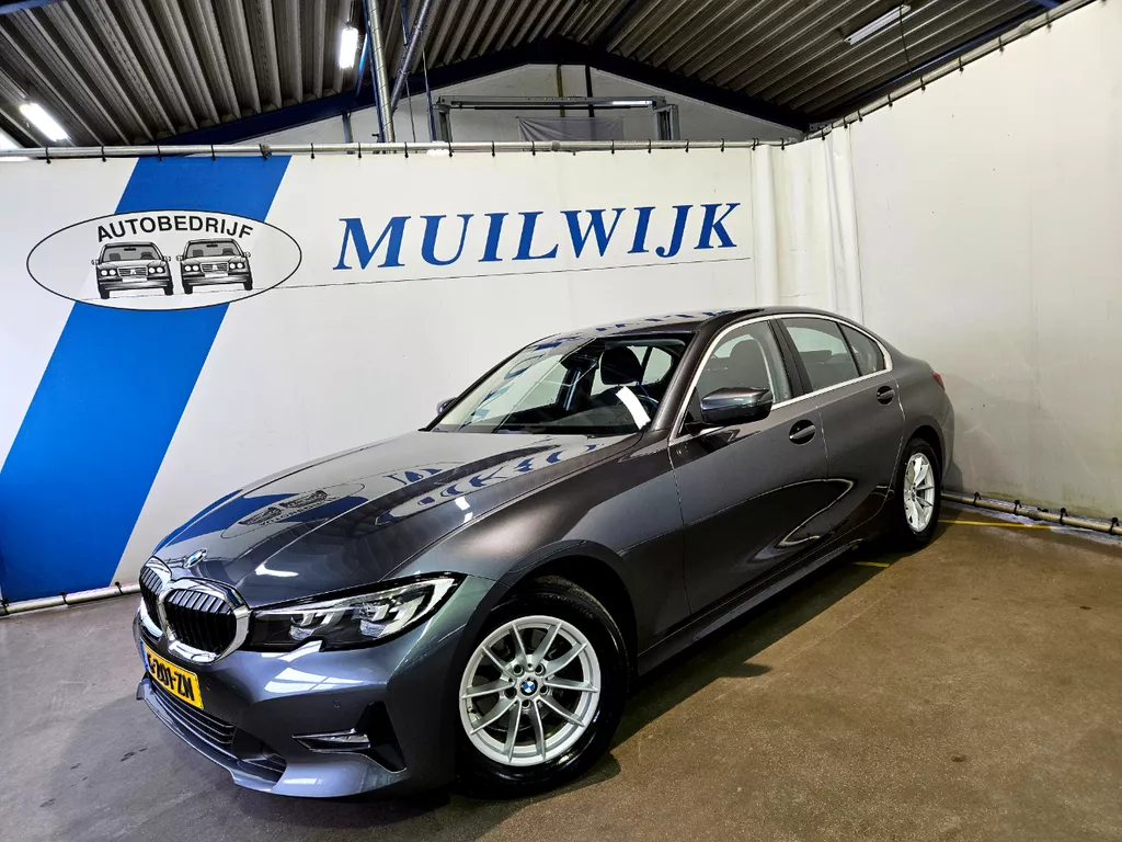 BMW 3 Serie 320i Executive Edition / 1e eigenaar / NL Auto