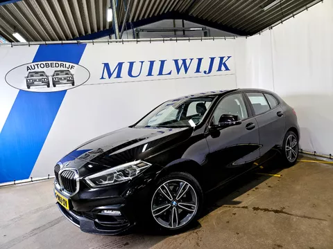 BMW 1 Serie 118i Executive Edition / Navi / Full LED / NL Auto