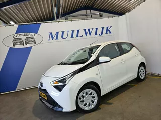 Toyota Aygo 1.0 VVT-i x-play / Camera / CarPlay / NL Auto
