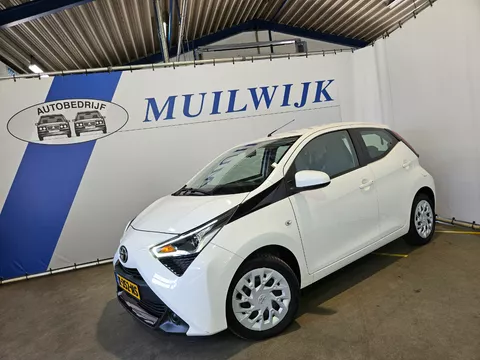 Toyota Aygo 1.0 VVT-i x-play / Camera / CarPlay / NL Auto