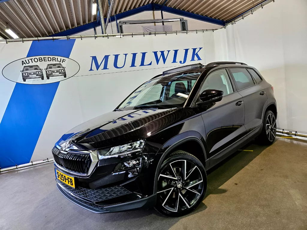 &Scaron;koda Karoq 1.5 TSI ACT Business Edition / Trekhaak / Panoramadak / NL Auto