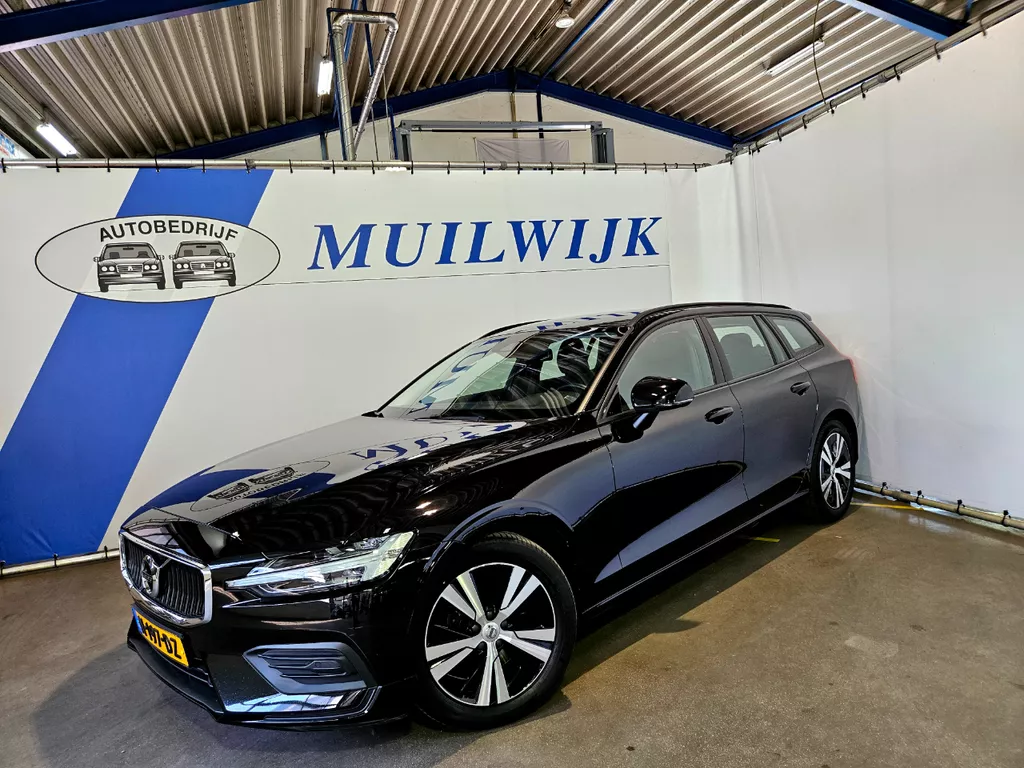 Volvo V60 2.0 B3 Momentum Advantage / CarPlay / Navi / NL Auto